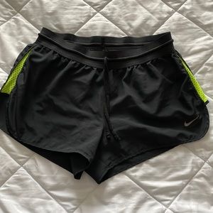 Dri-Fit NIKE Black & Green Running Shorts SIZE Small